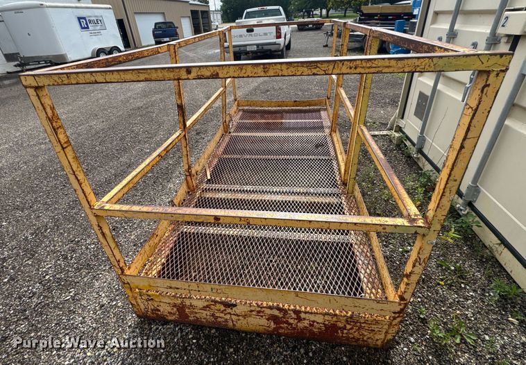 image for item DQ6808 Man basket