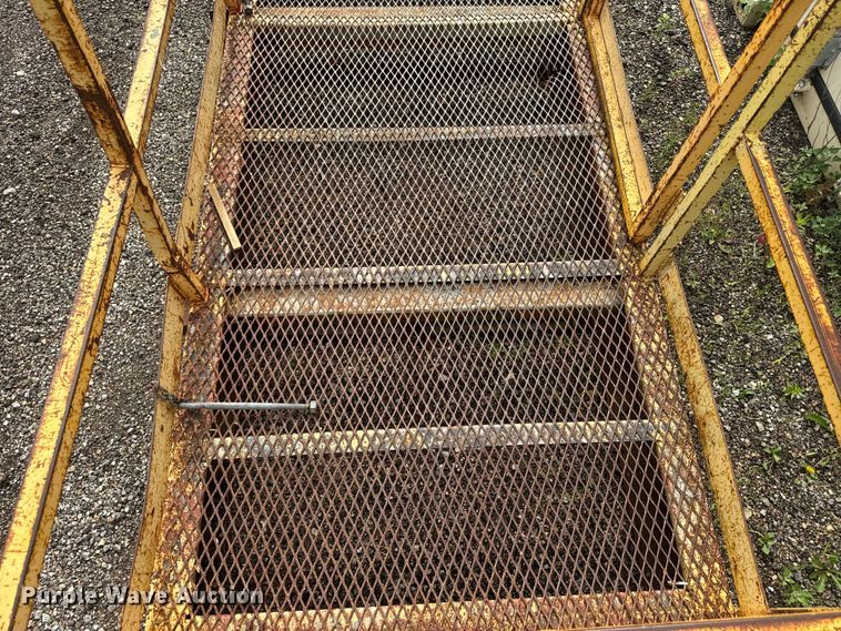 image for item DQ6808 Man basket