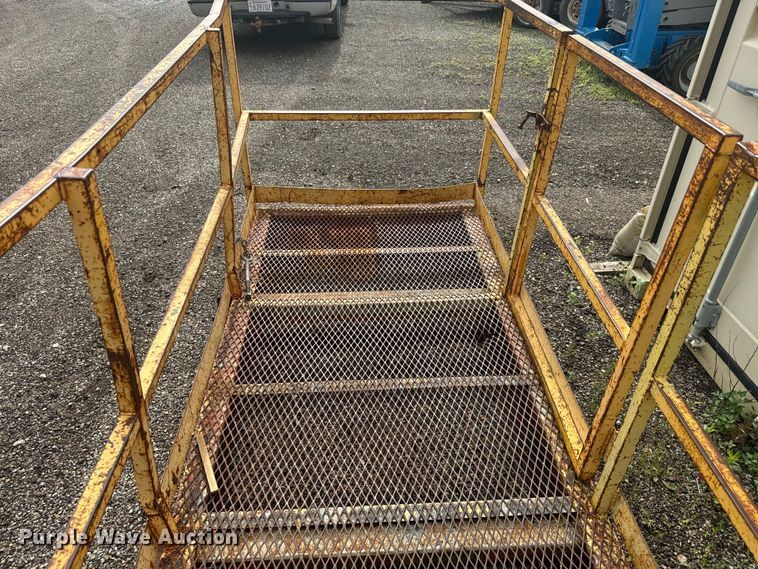 image for item DQ6808 Man basket