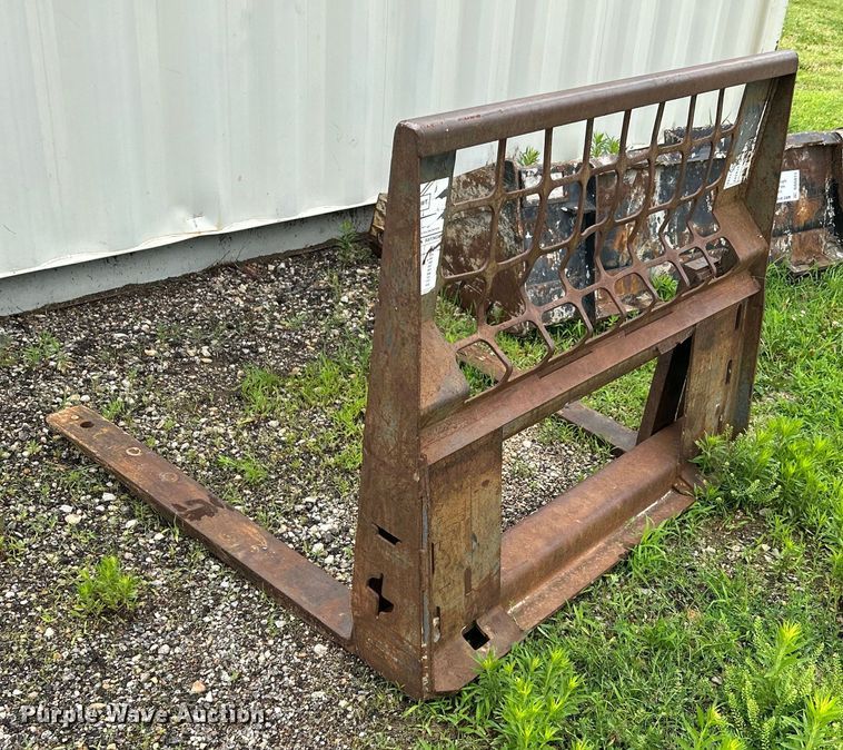 image for item DQ6810 Skid steer forks