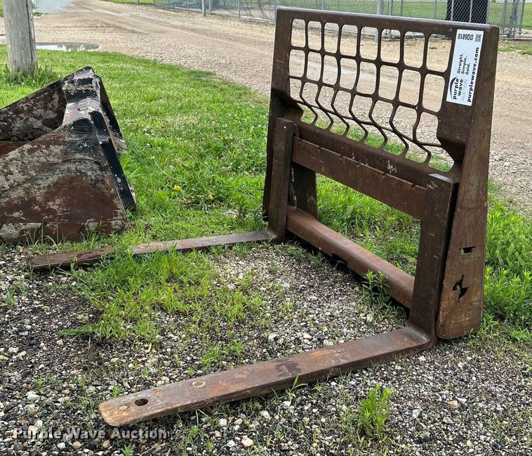 image for item DQ6810 Skid steer forks