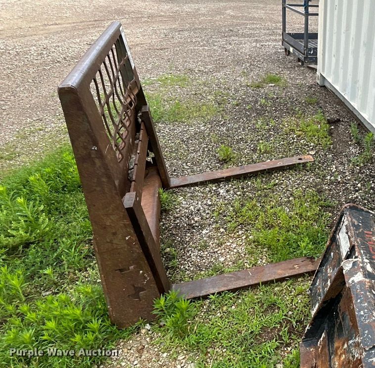 image for item DQ6810 Skid steer forks