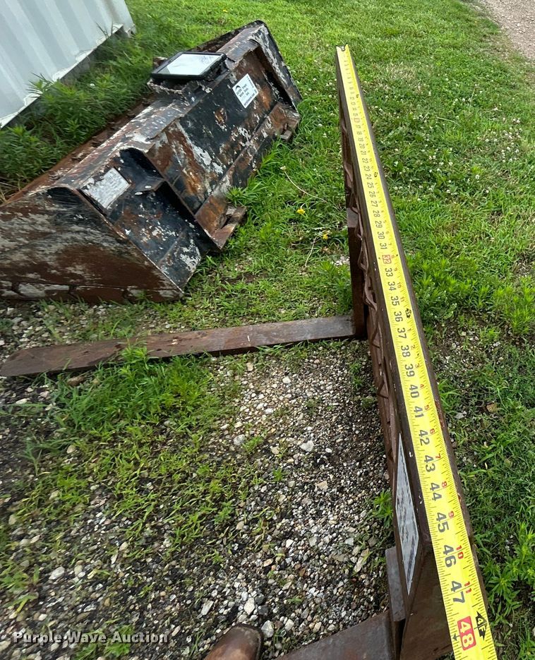 image for item DQ6810 Skid steer forks