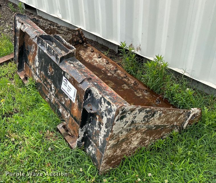 image for item DQ6811 Takeuchi  skid steer bucket