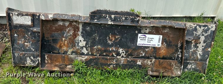 image for item DQ6811 Takeuchi  skid steer bucket