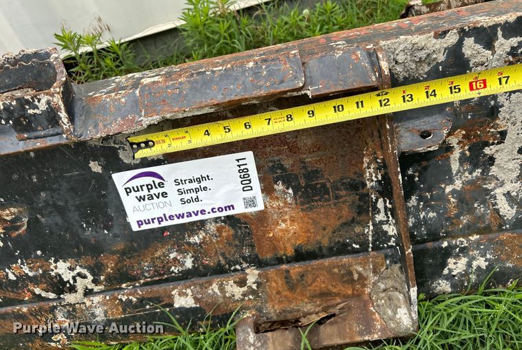 image for item DQ6811 Takeuchi  skid steer bucket