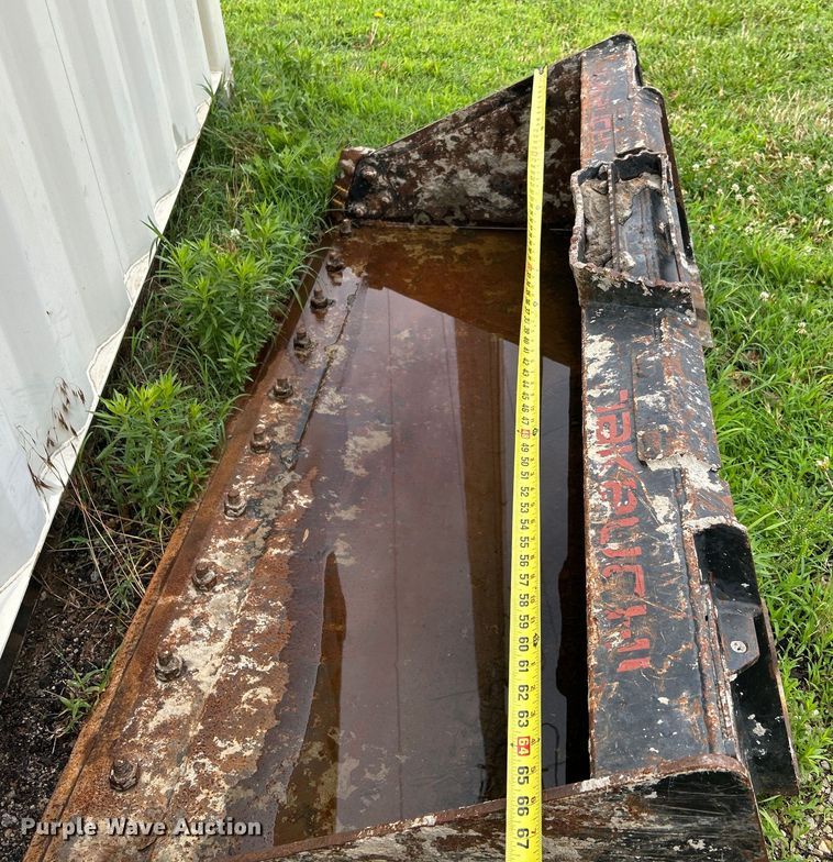 image for item DQ6811 Takeuchi  skid steer bucket