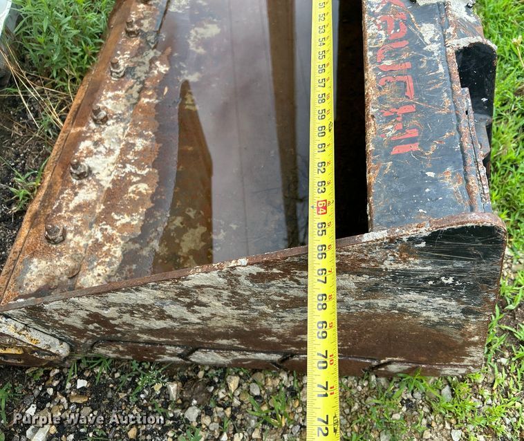 image for item DQ6811 Takeuchi  skid steer bucket