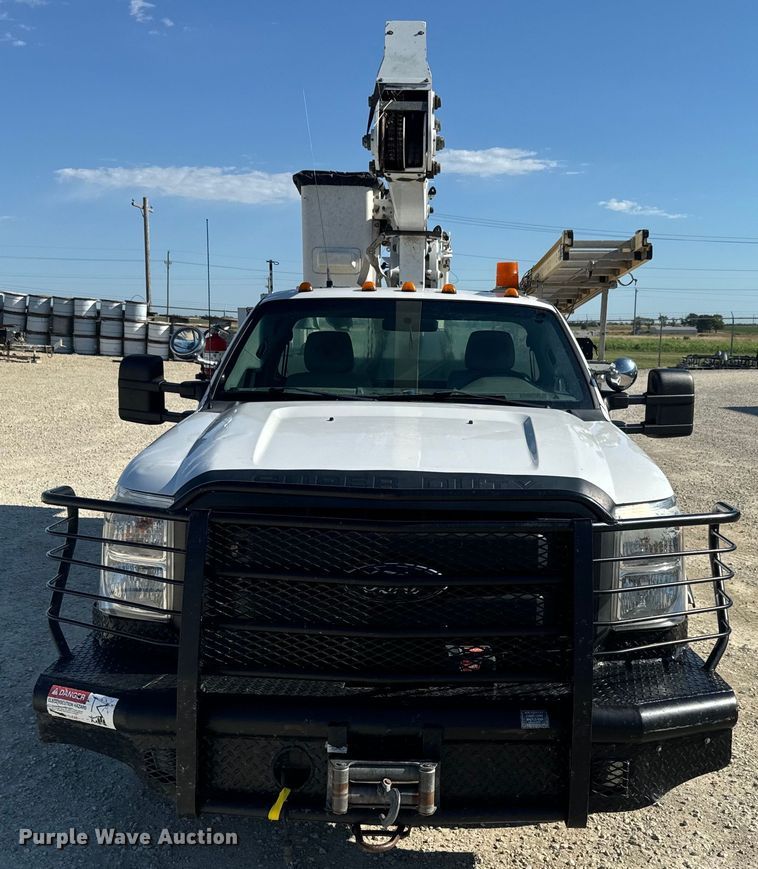 image for item DQ6820 2012 Ford F350 Super Duty XL bucket truck