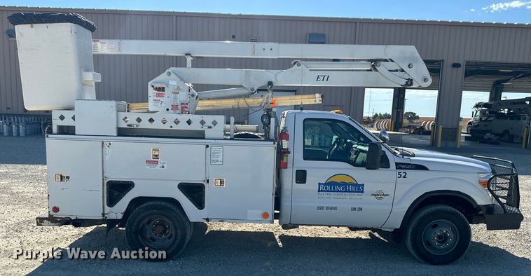 image for item DQ6820 2012 Ford F350 Super Duty XL bucket truck