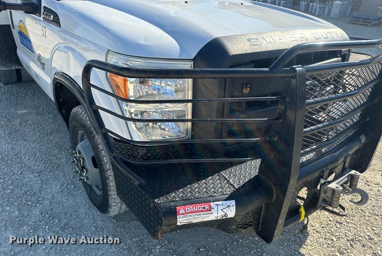 image for item DQ6820 2012 Ford F350 Super Duty XL bucket truck