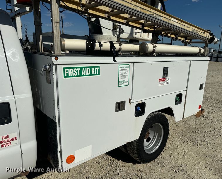 image for item DQ6820 2012 Ford F350 Super Duty XL bucket truck