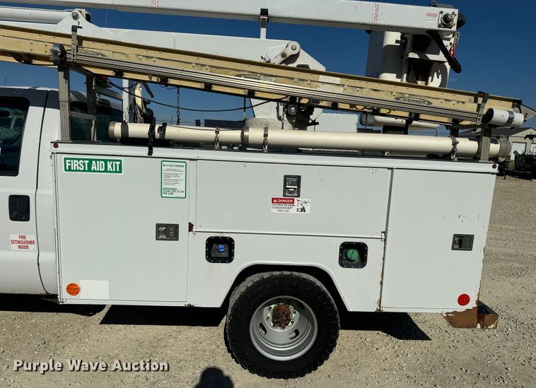 image for item DQ6820 2012 Ford F350 Super Duty XL bucket truck