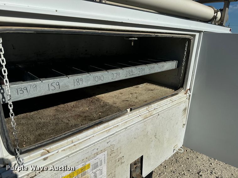 image for item DQ6820 2012 Ford F350 Super Duty XL bucket truck