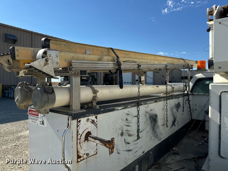 image for item DQ6820 2012 Ford F350 Super Duty XL bucket truck