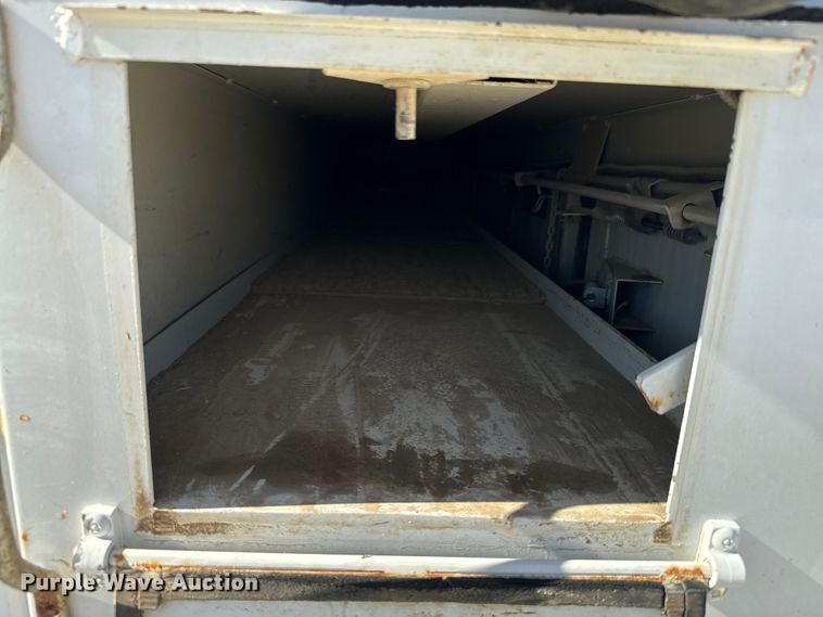 image for item DQ6820 2012 Ford F350 Super Duty XL bucket truck