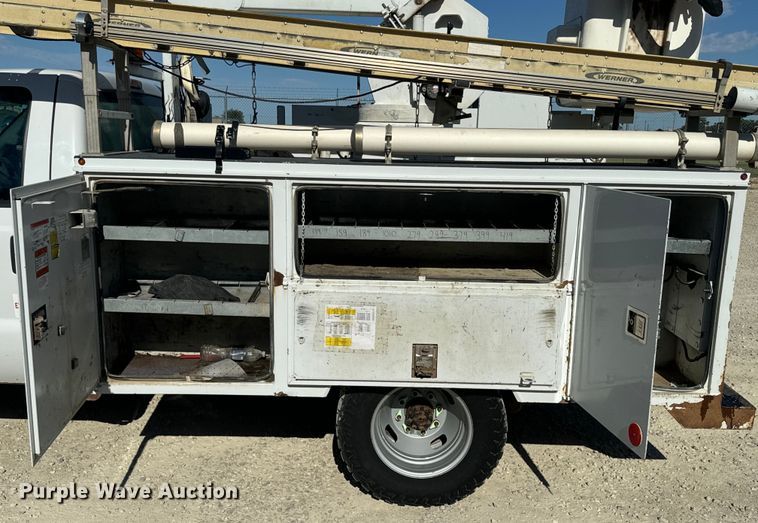 image for item DQ6820 2012 Ford F350 Super Duty XL bucket truck