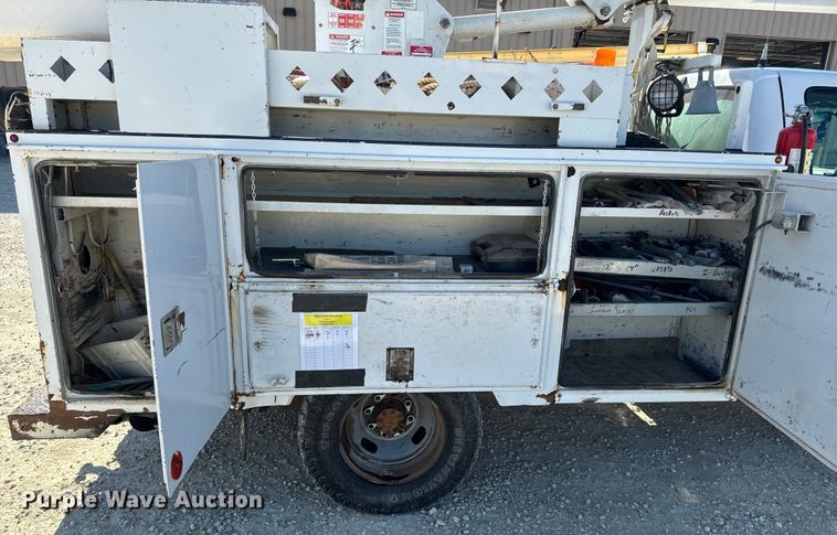 image for item DQ6820 2012 Ford F350 Super Duty XL bucket truck