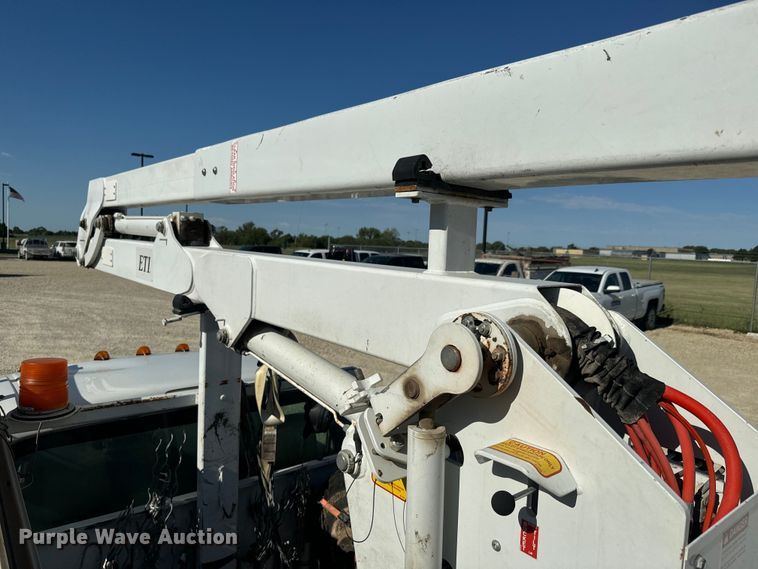 image for item DQ6820 2012 Ford F350 Super Duty XL bucket truck