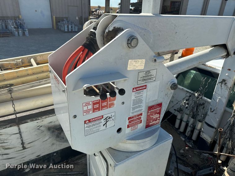 image for item DQ6820 2012 Ford F350 Super Duty XL bucket truck