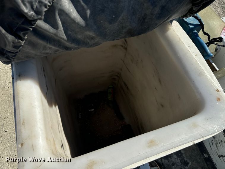 image for item DQ6820 2012 Ford F350 Super Duty XL bucket truck