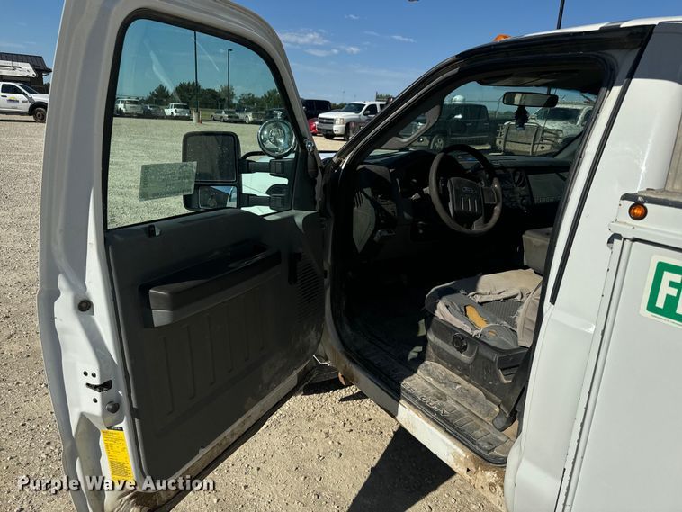 image for item DQ6820 2012 Ford F350 Super Duty XL bucket truck
