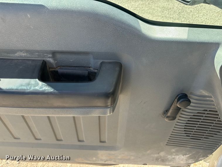 image for item DQ6820 2012 Ford F350 Super Duty XL bucket truck