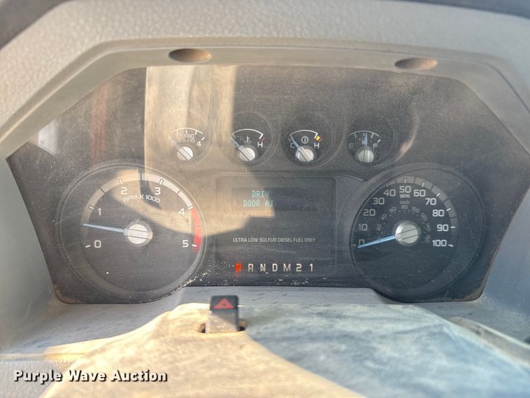 image for item DQ6820 2012 Ford F350 Super Duty XL bucket truck