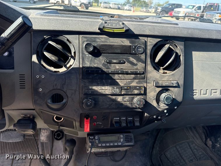 image for item DQ6820 2012 Ford F350 Super Duty XL bucket truck