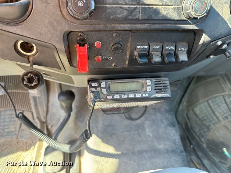 image for item DQ6820 2012 Ford F350 Super Duty XL bucket truck