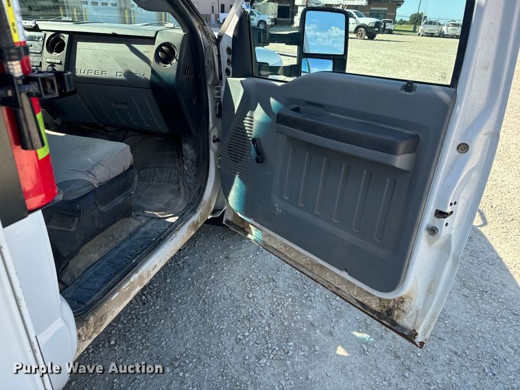 image for item DQ6820 2012 Ford F350 Super Duty XL bucket truck