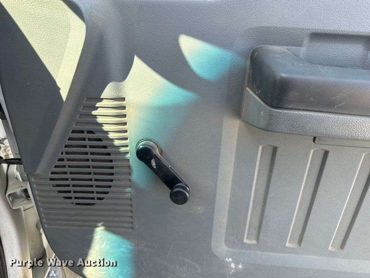 image for item DQ6820 2012 Ford F350 Super Duty XL bucket truck