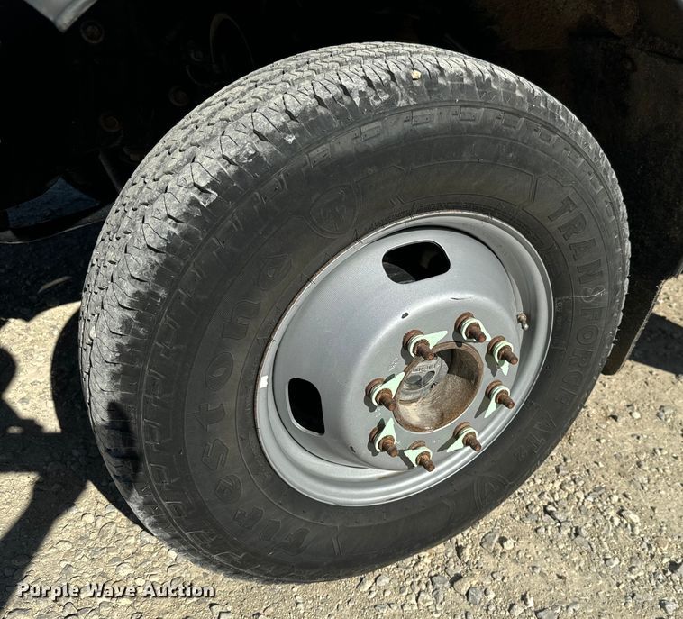 image for item DQ6820 2012 Ford F350 Super Duty XL bucket truck