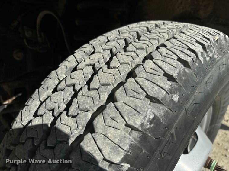 image for item DQ6820 2012 Ford F350 Super Duty XL bucket truck