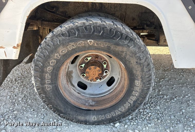 image for item DQ6820 2012 Ford F350 Super Duty XL bucket truck