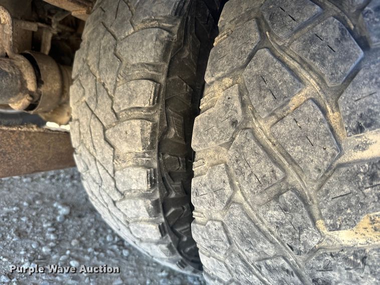 image for item DQ6820 2012 Ford F350 Super Duty XL bucket truck