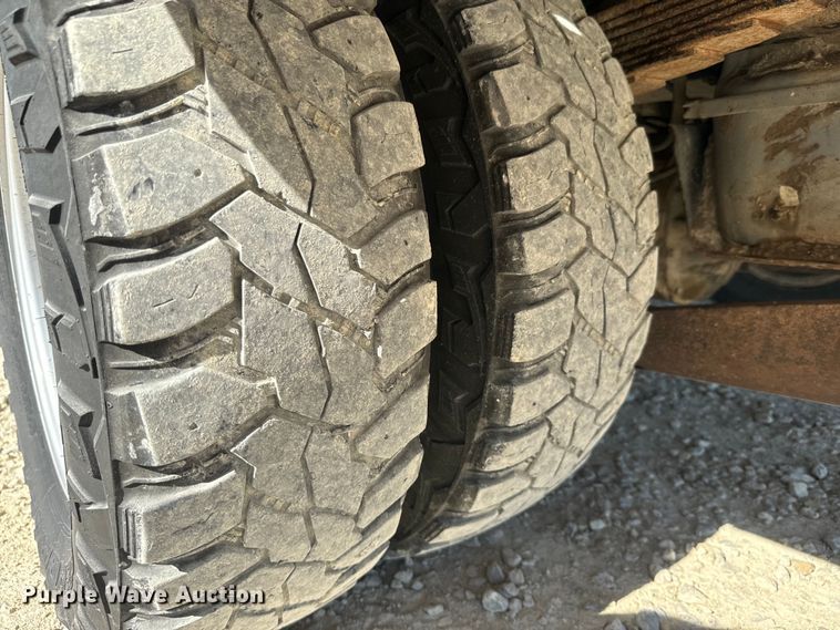 image for item DQ6820 2012 Ford F350 Super Duty XL bucket truck