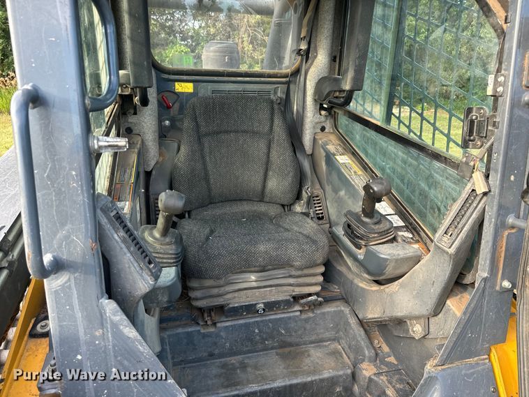 image for item DQ6822 2016 John Deere 333E tracked skid steer loader