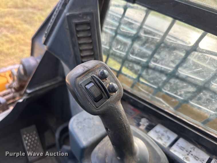 image for item DQ6822 2016 John Deere 333E tracked skid steer loader