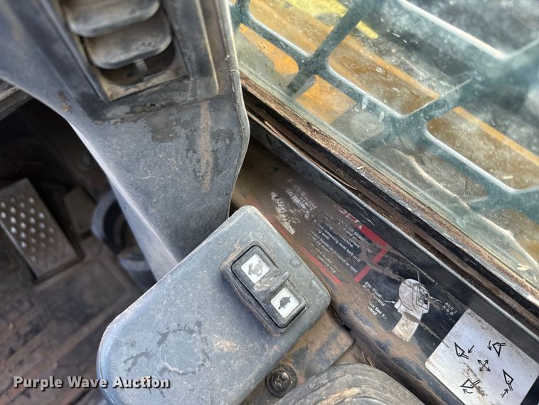 image for item DQ6822 2016 John Deere 333E tracked skid steer loader