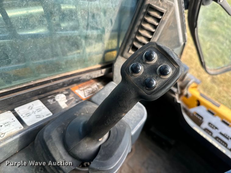 image for item DQ6822 2016 John Deere 333E tracked skid steer loader