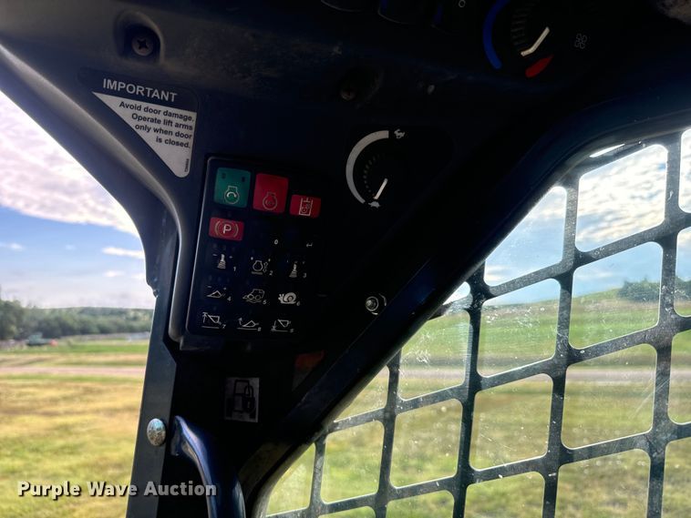 image for item DQ6822 2016 John Deere 333E tracked skid steer loader