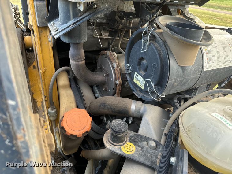 image for item DQ6822 2016 John Deere 333E tracked skid steer loader