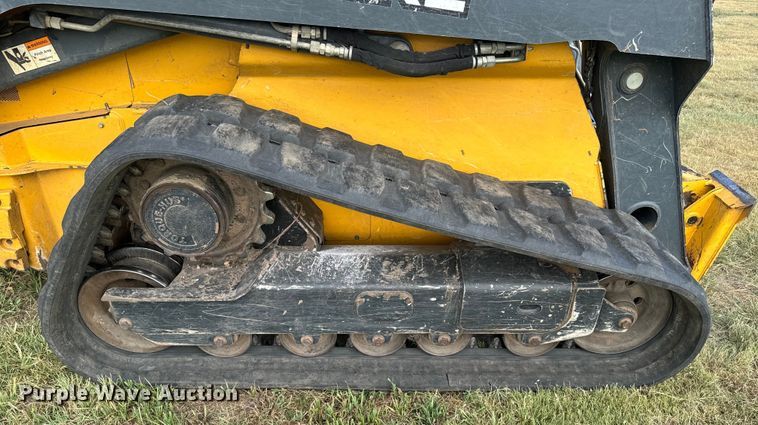 image for item DQ6822 2016 John Deere 333E tracked skid steer loader