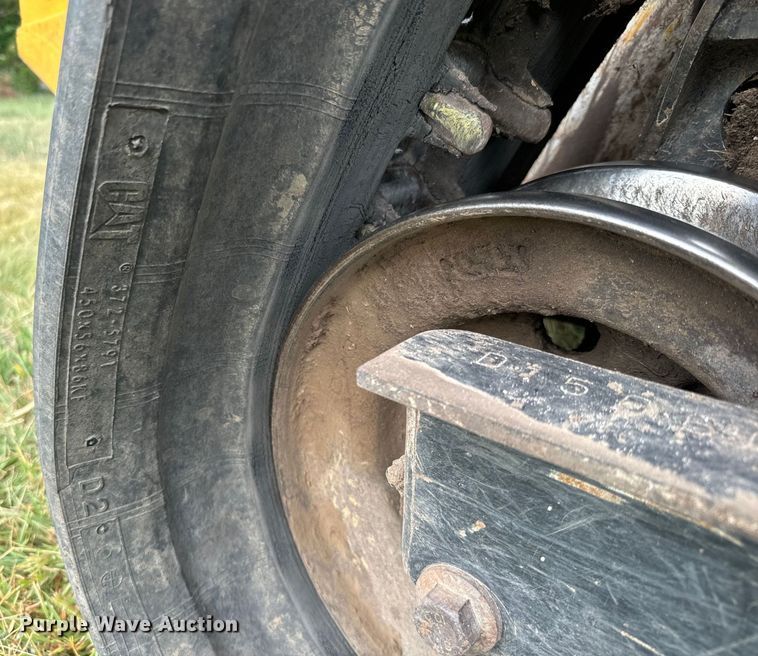 image for item DQ6822 2016 John Deere 333E tracked skid steer loader