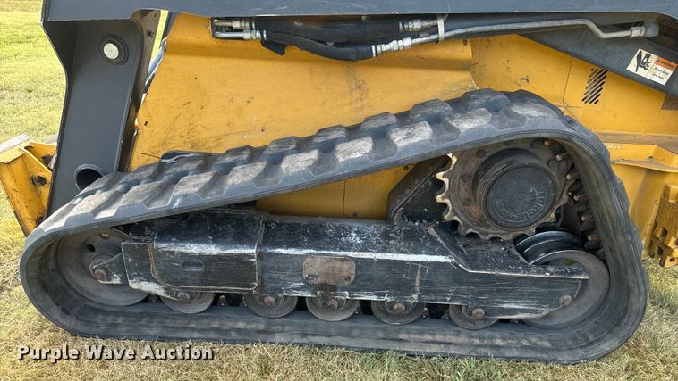 image for item DQ6822 2016 John Deere 333E tracked skid steer loader