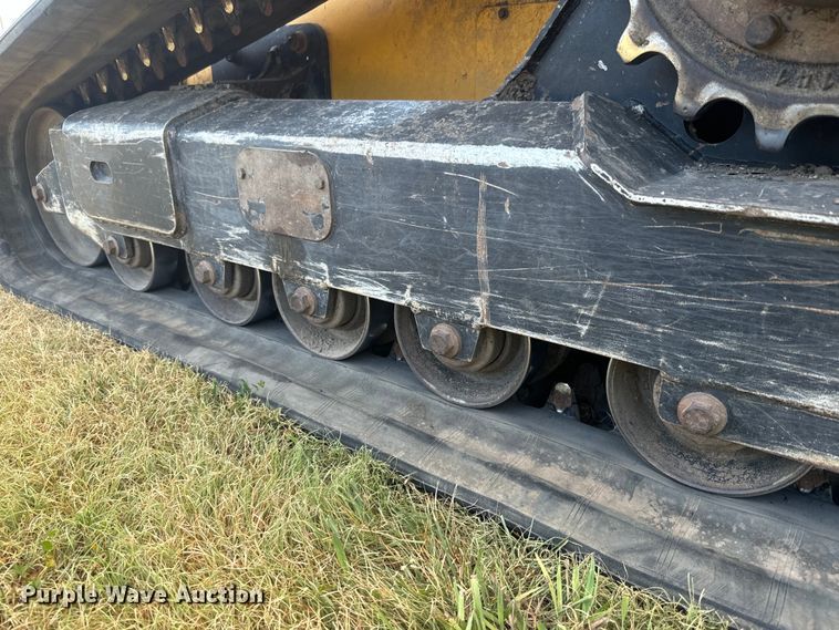 image for item DQ6822 2016 John Deere 333E tracked skid steer loader