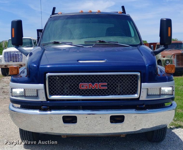 image for item DQ7139 2003 GMC C4500 flatbed truck
