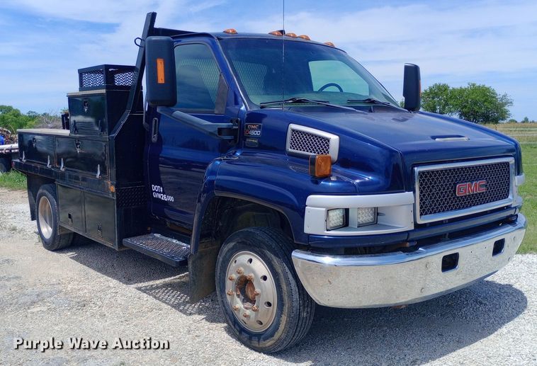 image for item DQ7139 2003 GMC C4500 flatbed truck