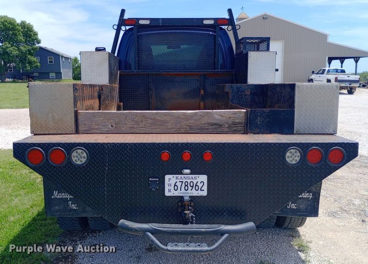 image for item DQ7139 2003 GMC C4500 flatbed truck